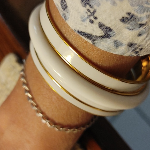Vintage Set of Monet White & Gold Bangles - Picture 1 of 13